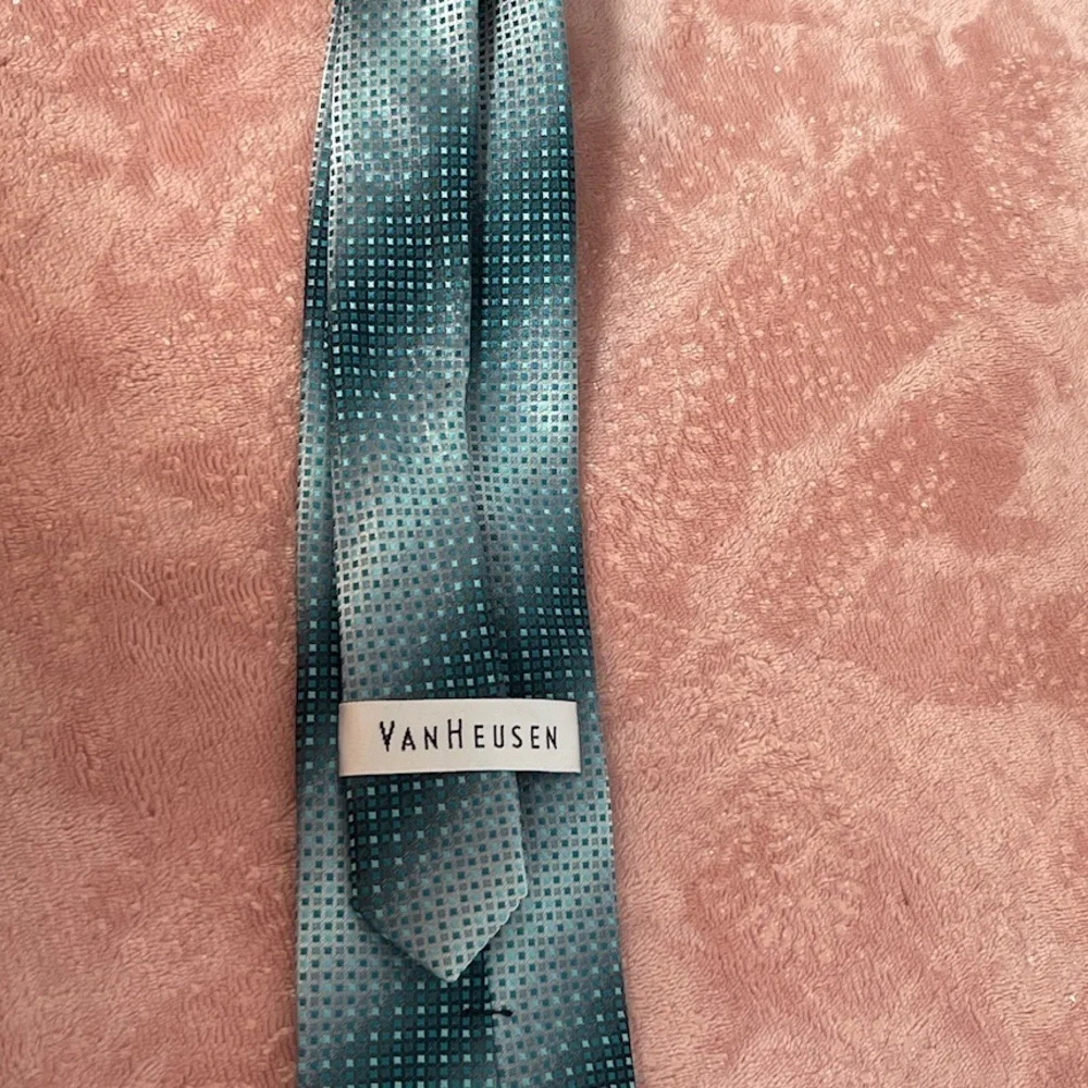 Van Heusen Black and Gray Patterned Tie